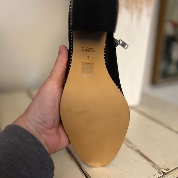 Brand new, never been worn black ankle boots. - Picture 2 of 4